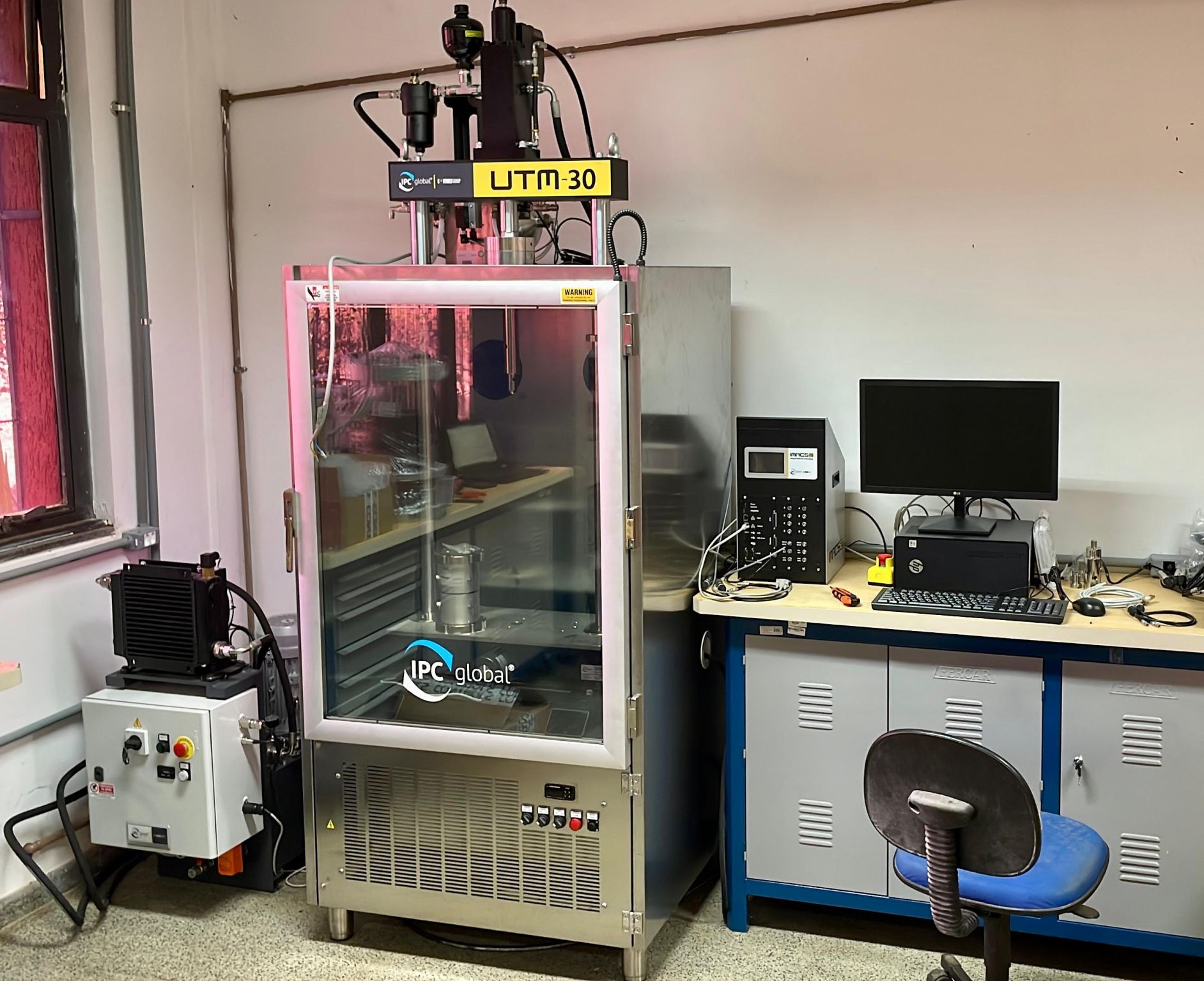 路面质料多功效试验系统（UTM） - 尊龙集团仪器装备中国有